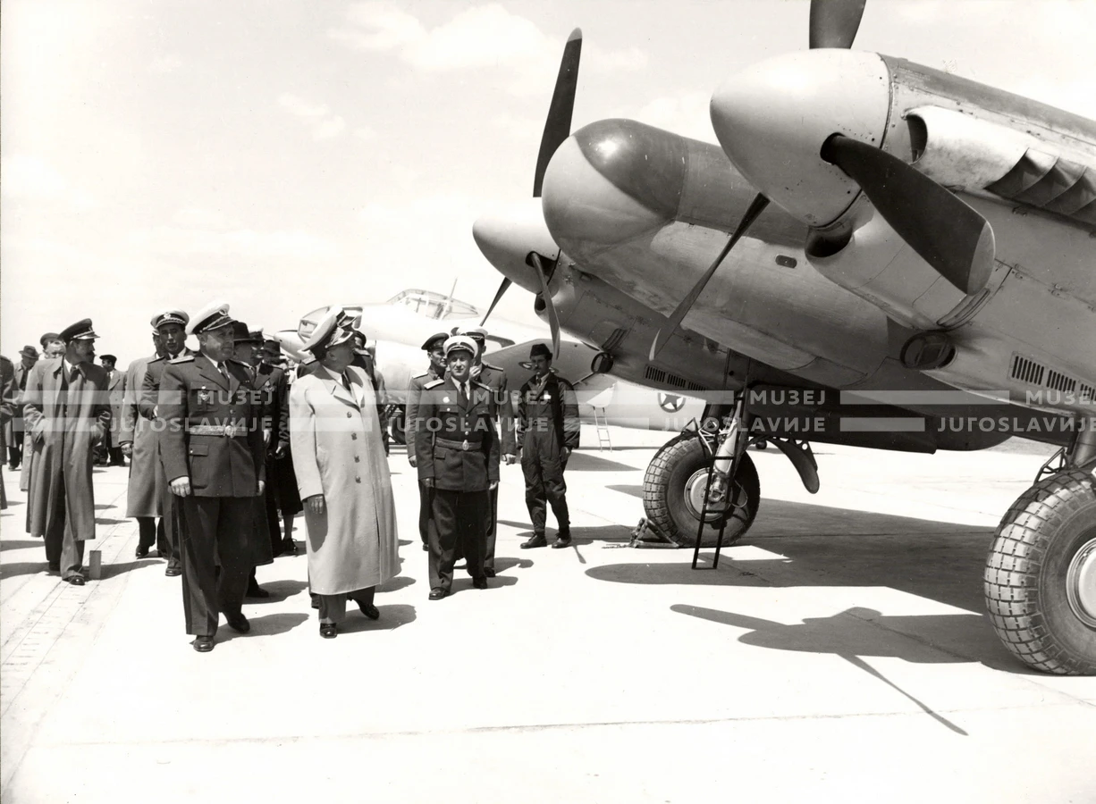1952_014_048