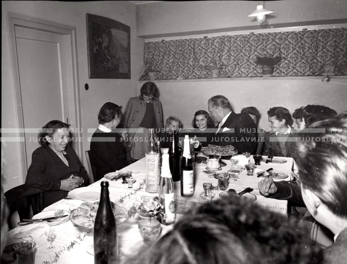 1953_025_099