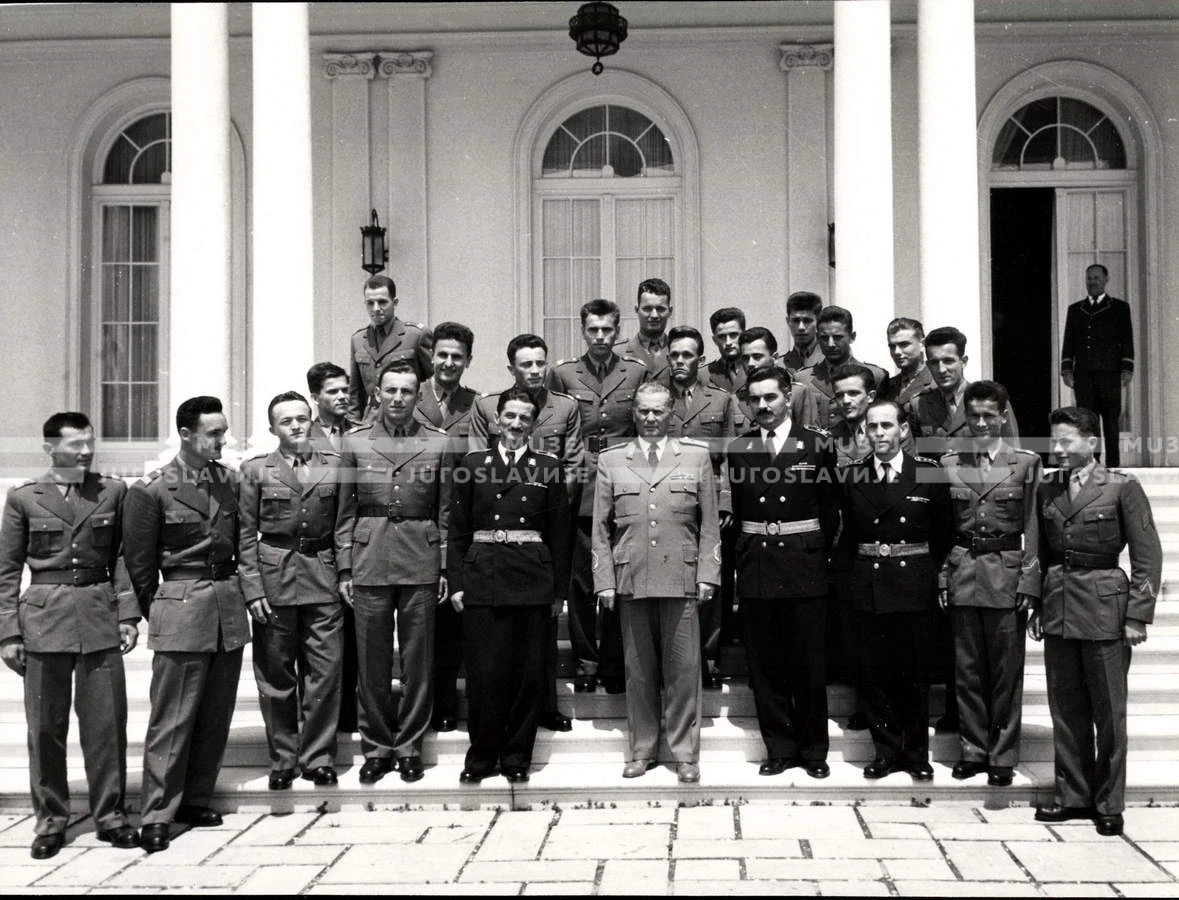 1954_028_087
