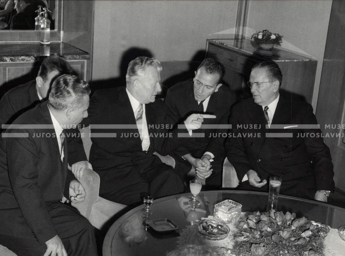 1964_252_179