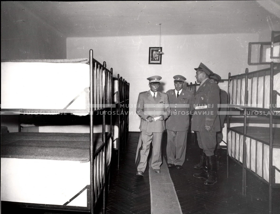 1953_024_015