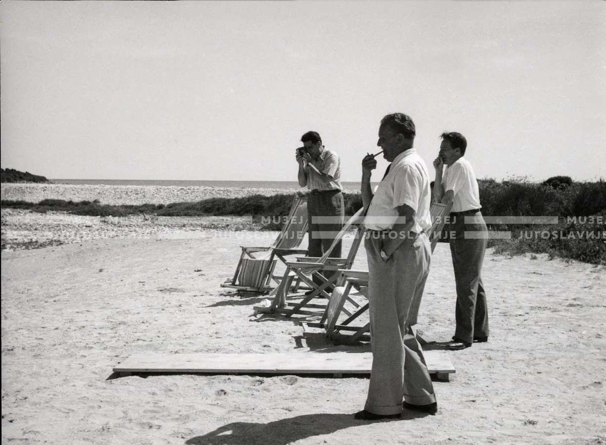 1952_015_018