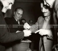 1952_013_029
