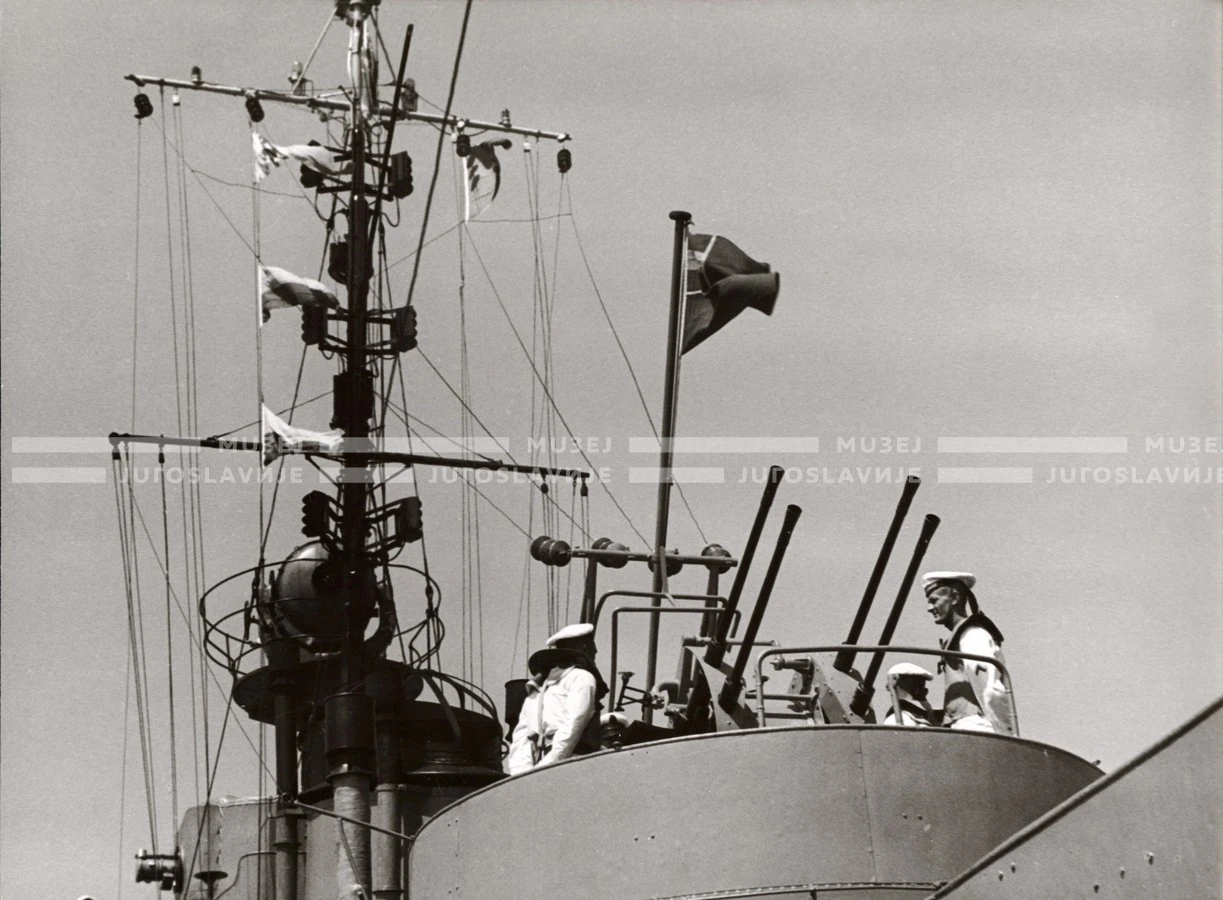 1951_010_046