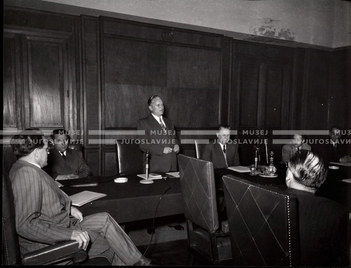 1954_028_005