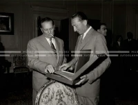 1954_028_095