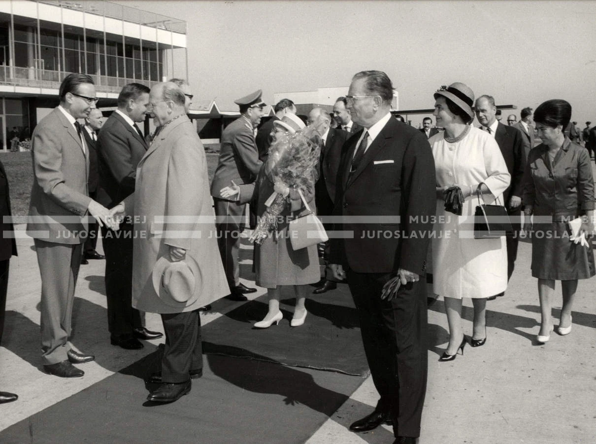 1964_252_035
