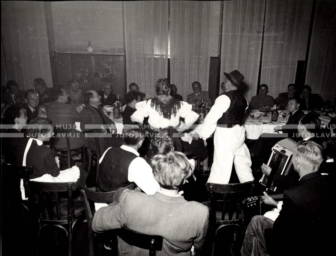1953_024_027
