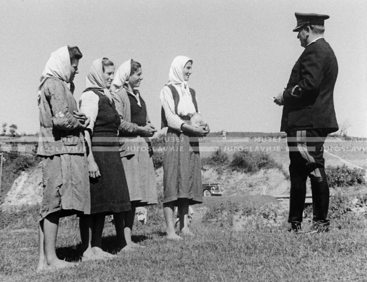 1949_004_063
