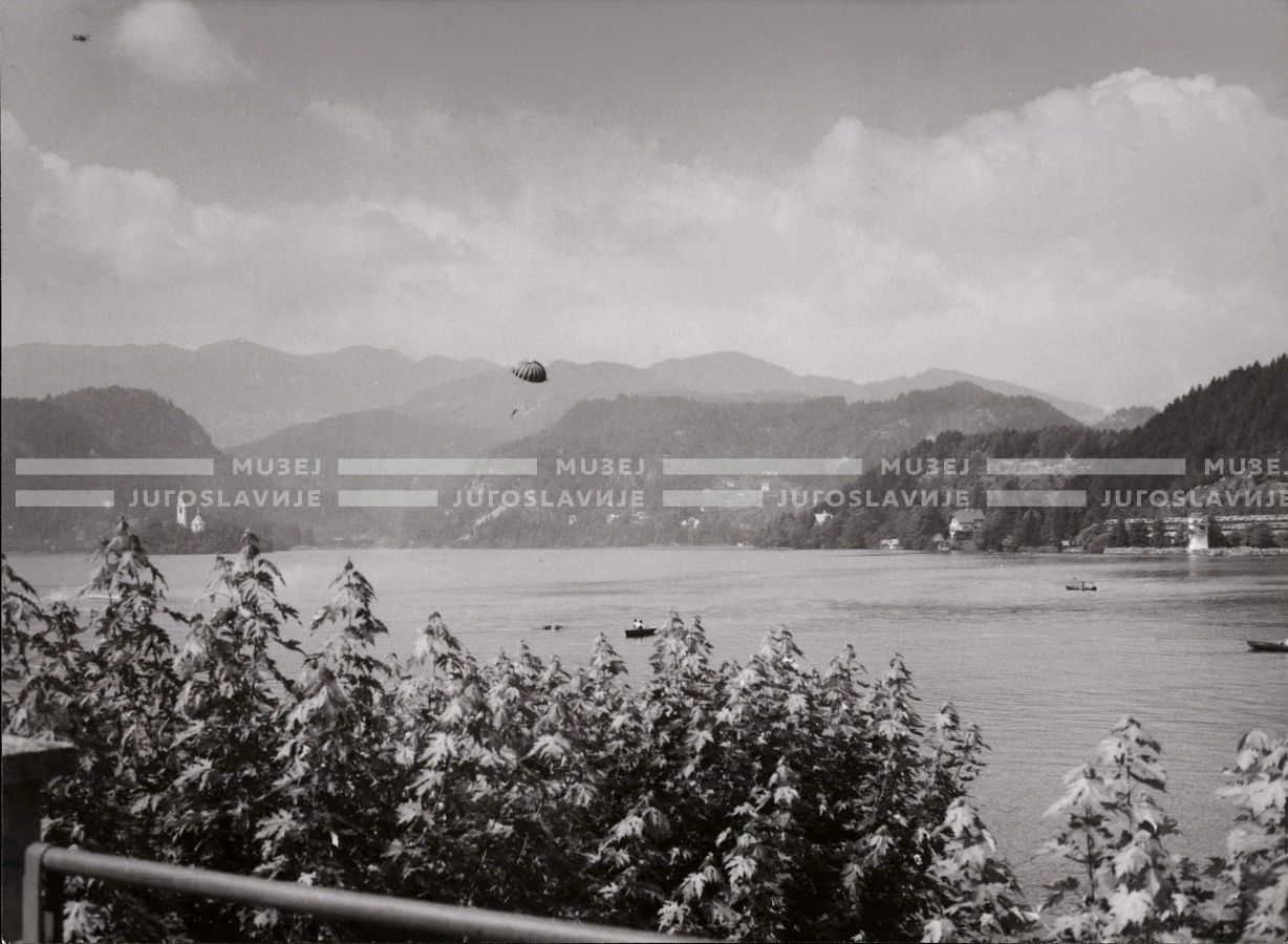 1951_010_146