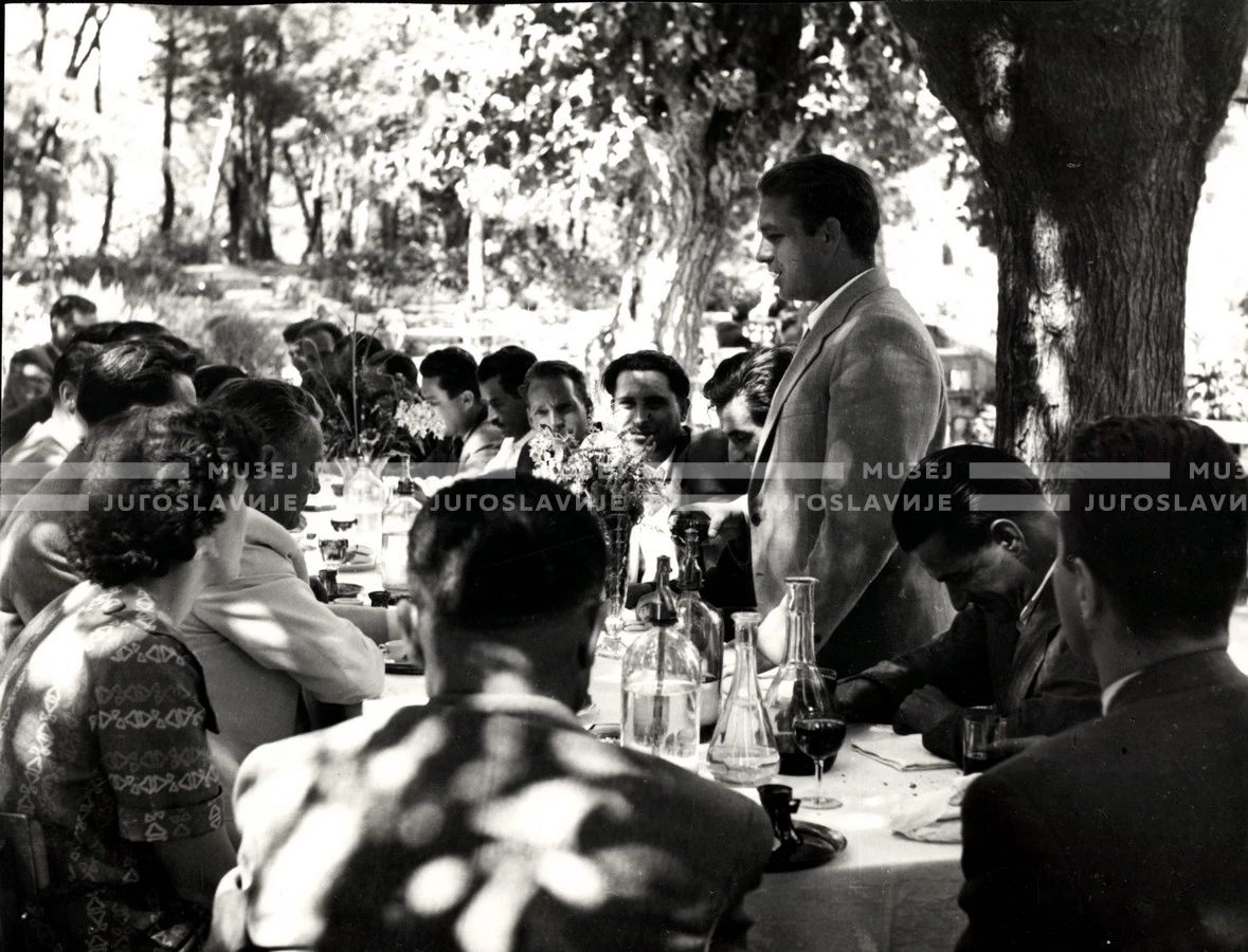 1953_023_058