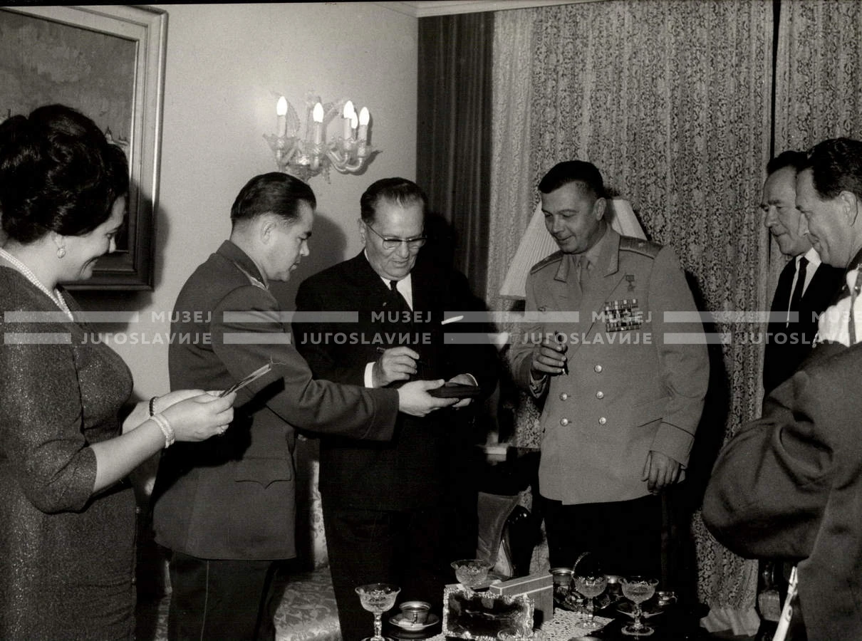 1964_252_018