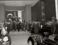1954_027_052
