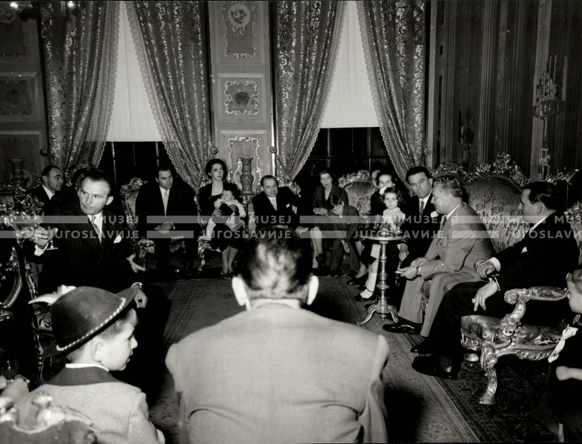 1954_027_105