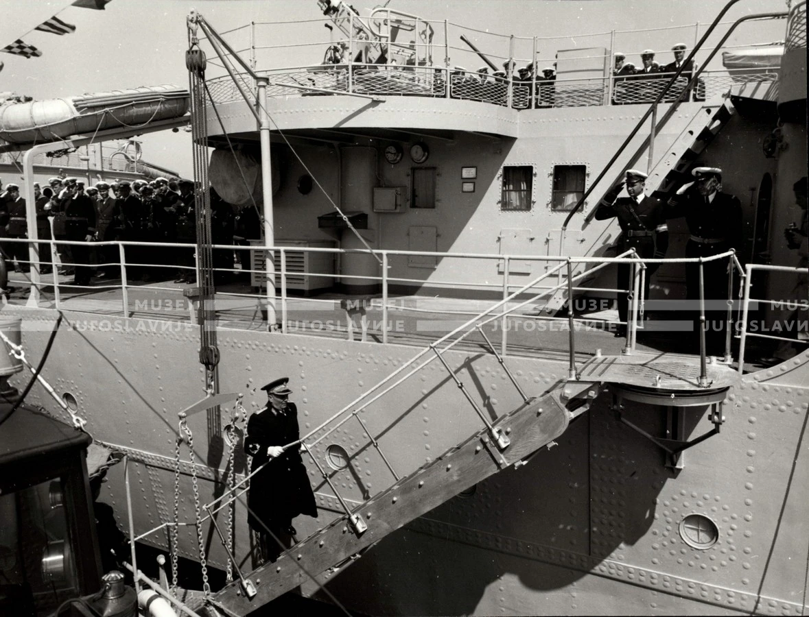 1954_027_157