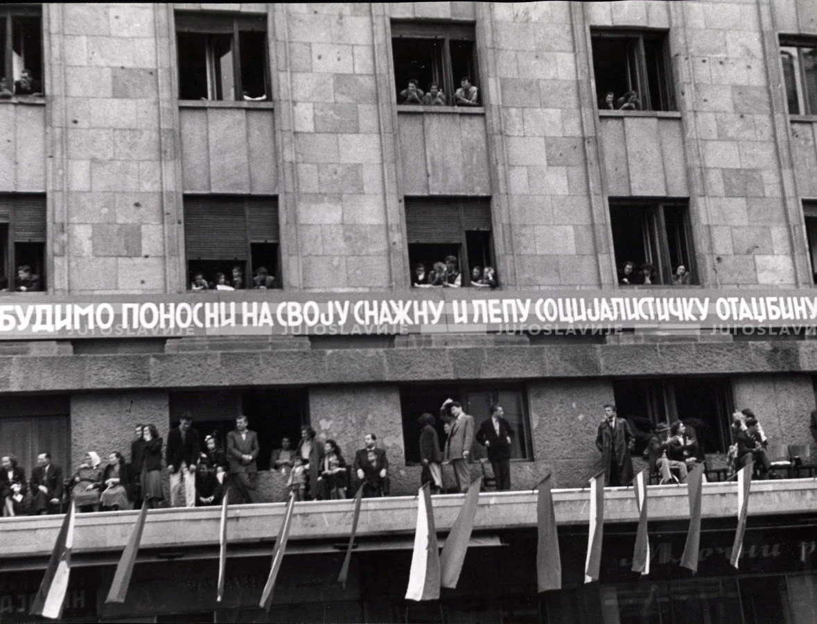 1954_028_049