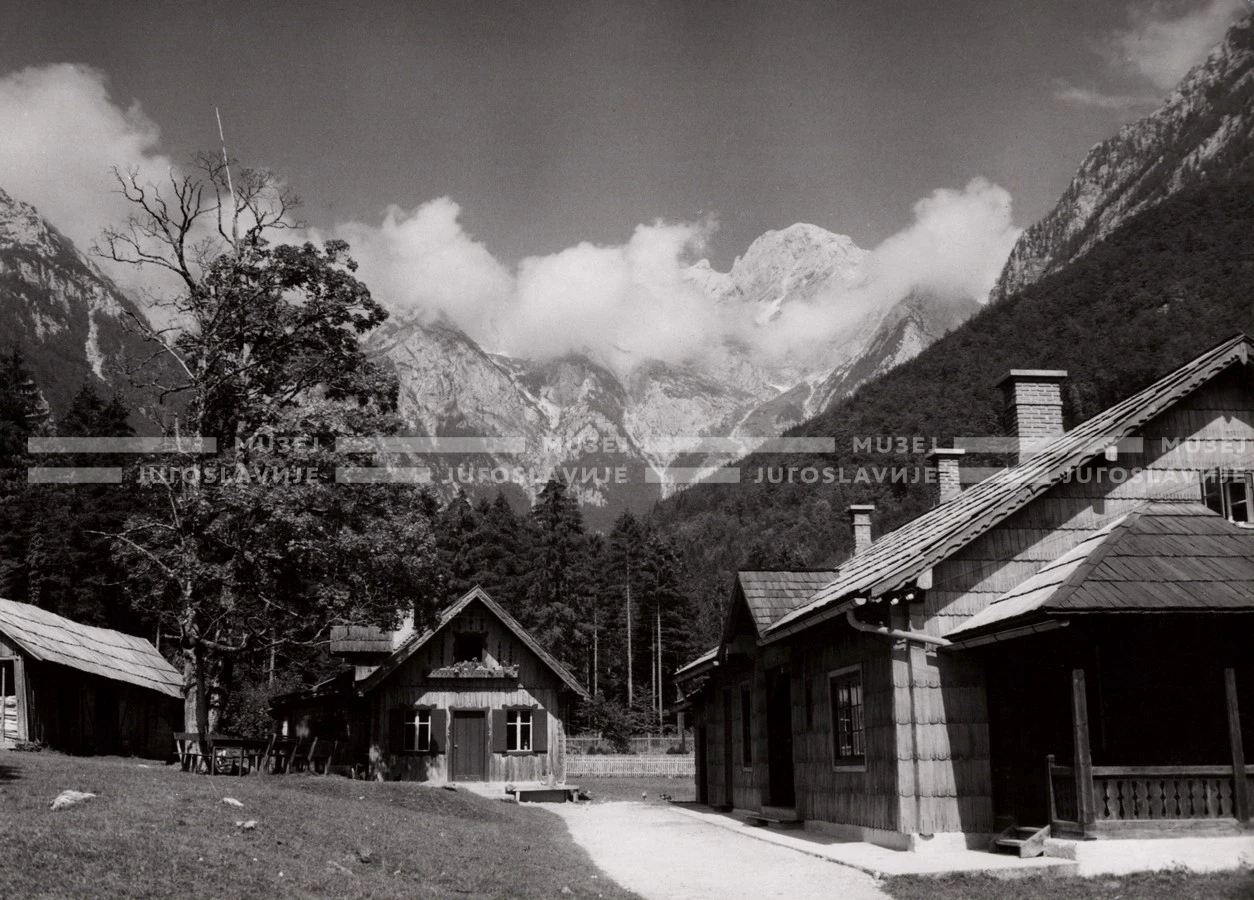 1951_010_174