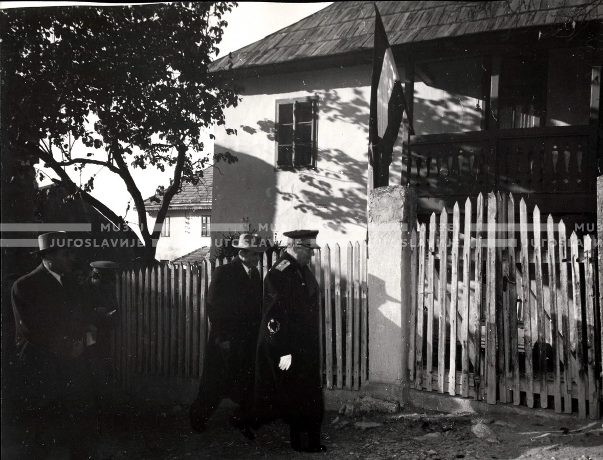 1953_025_071