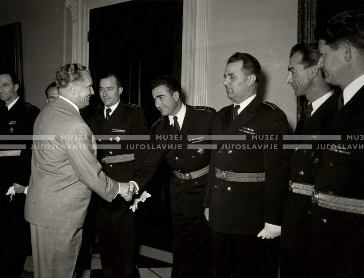 1954_028_094