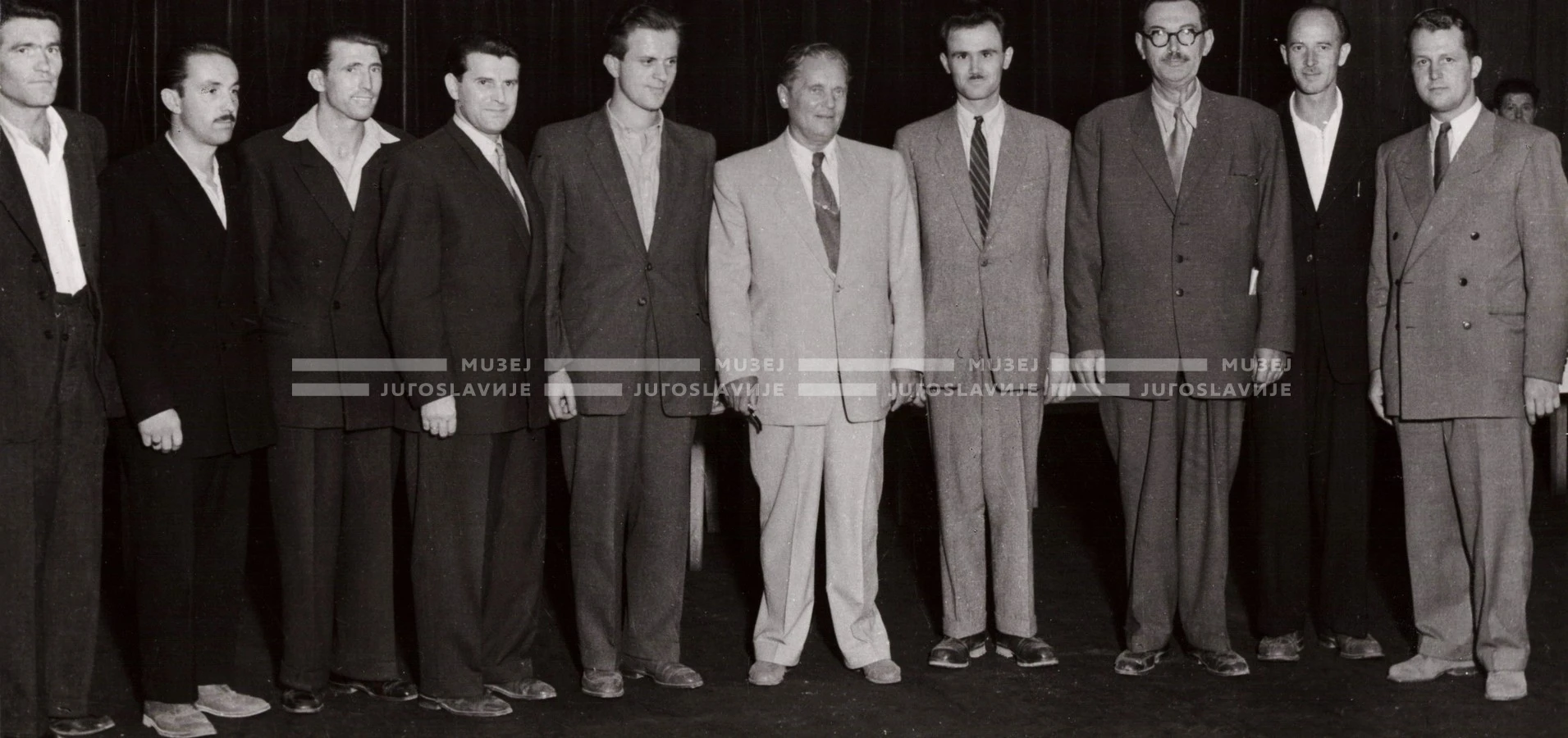 1951_011_008