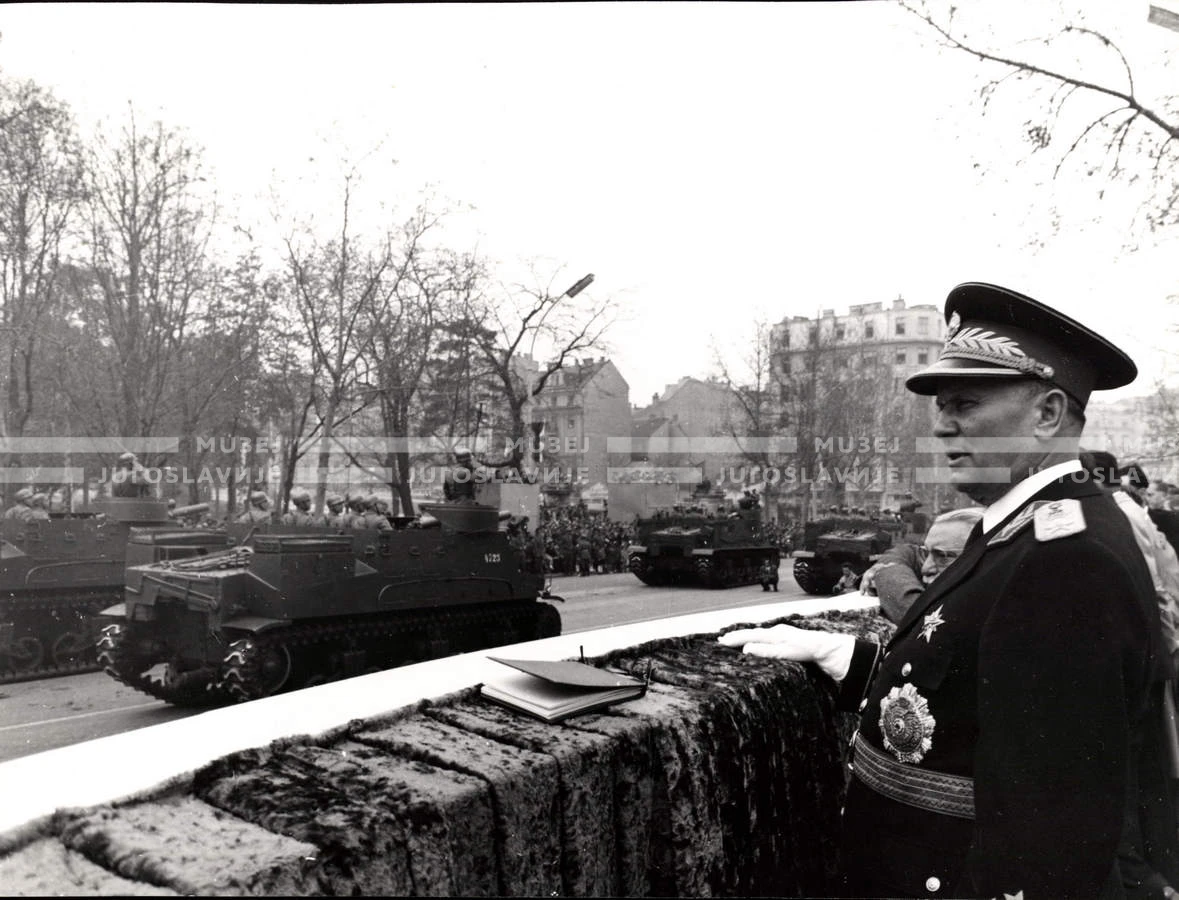 1954_028_040