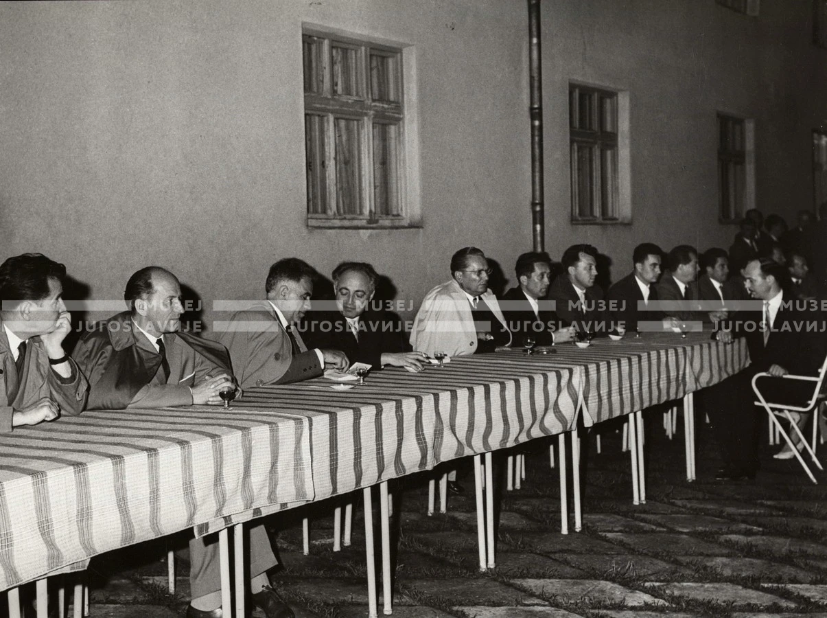 1961_169_207