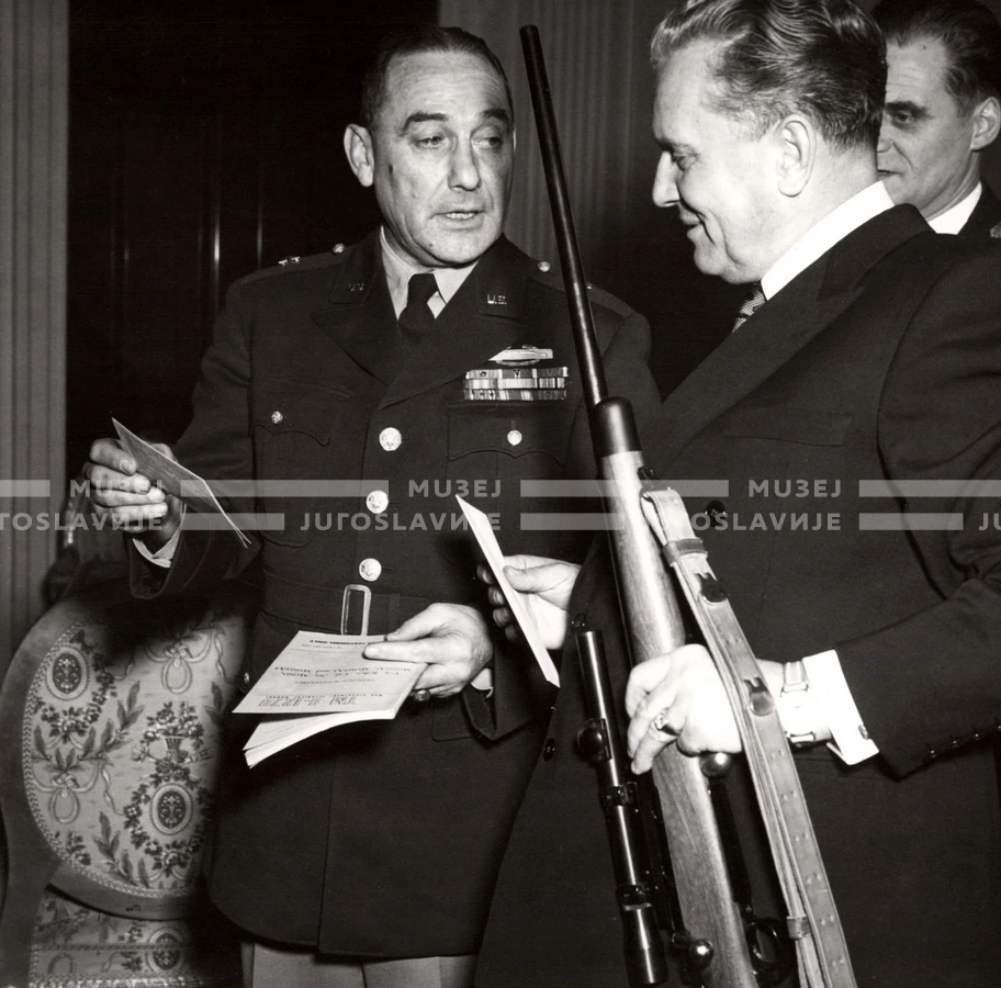 1952_013_019
