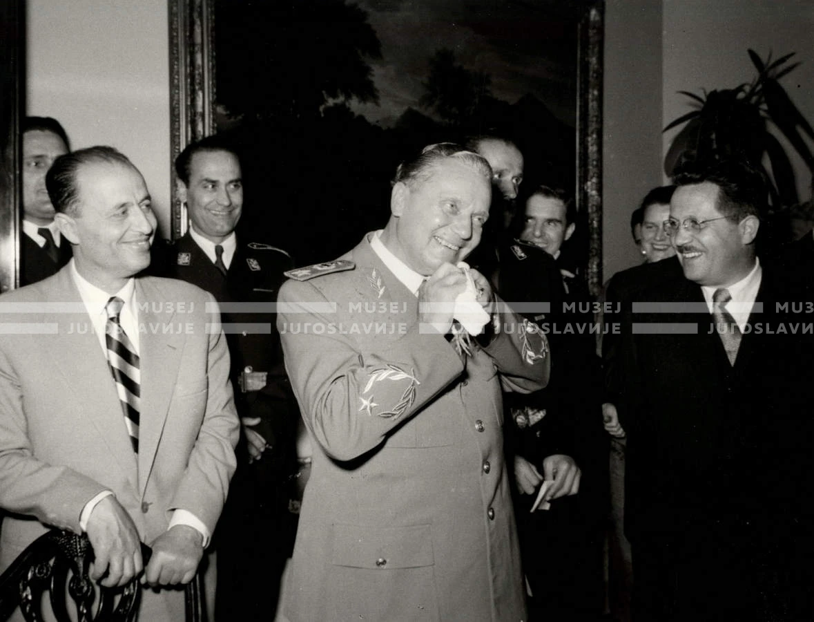 1954_028_107
