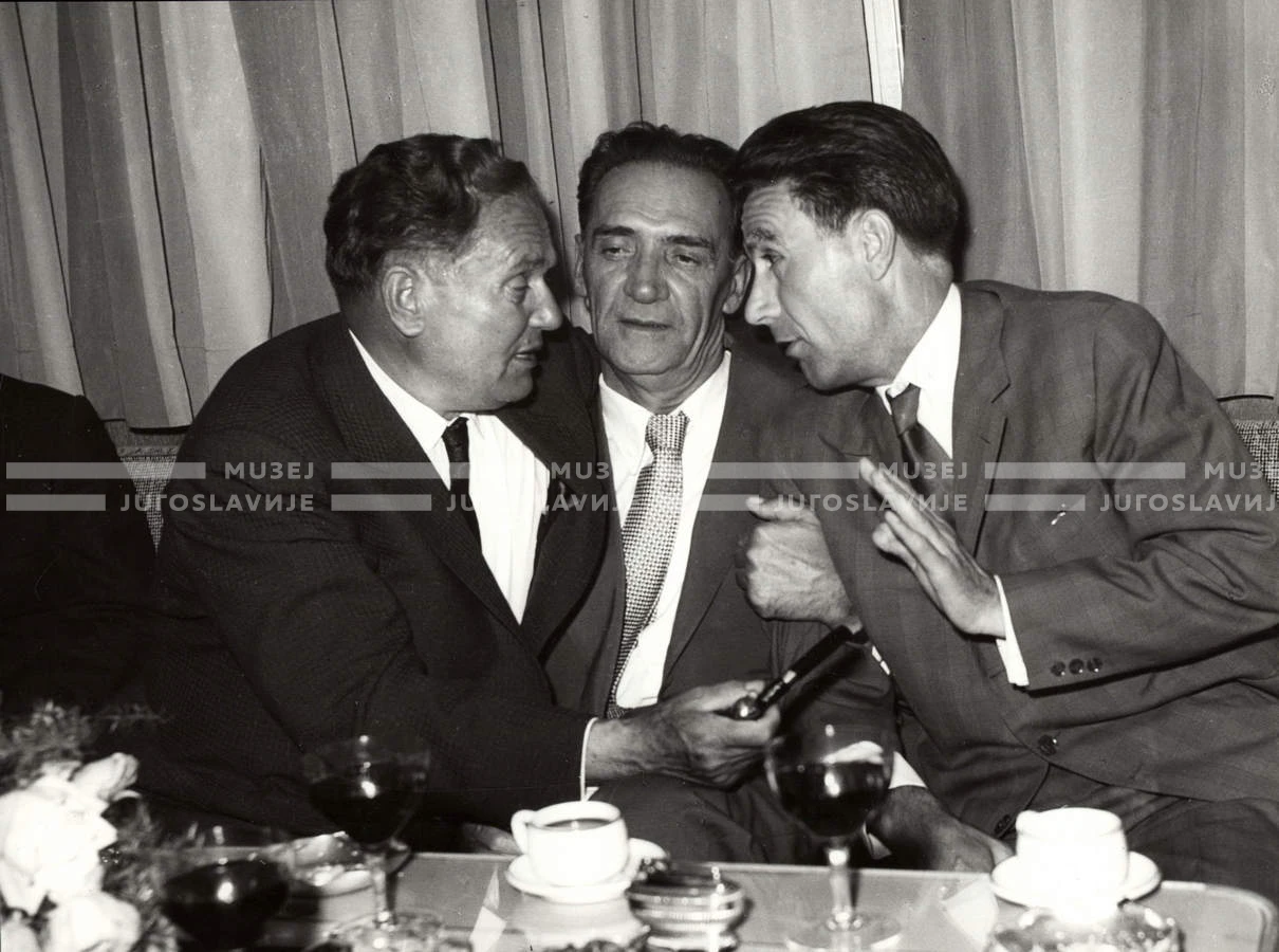 1961_166_035