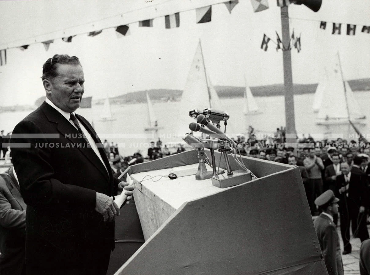 1961_166_097