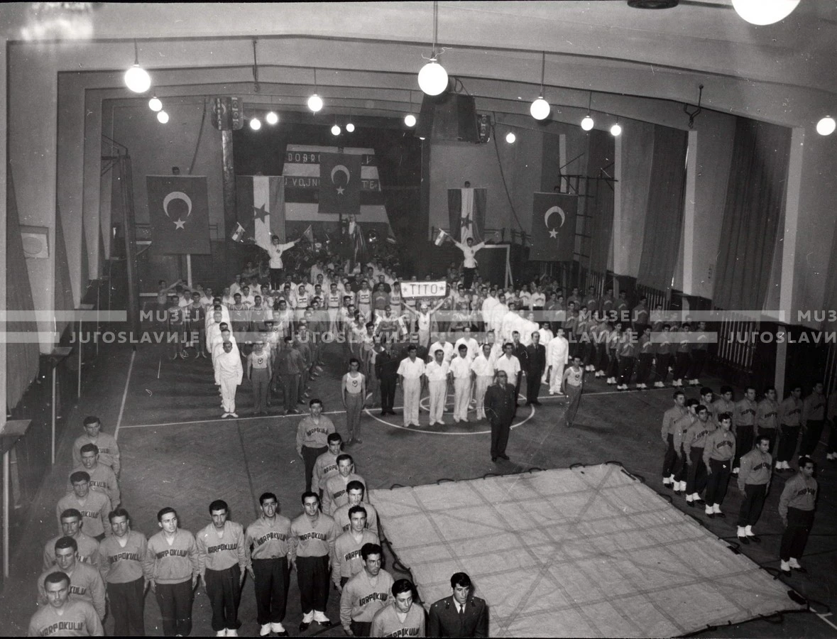 1954_027_041