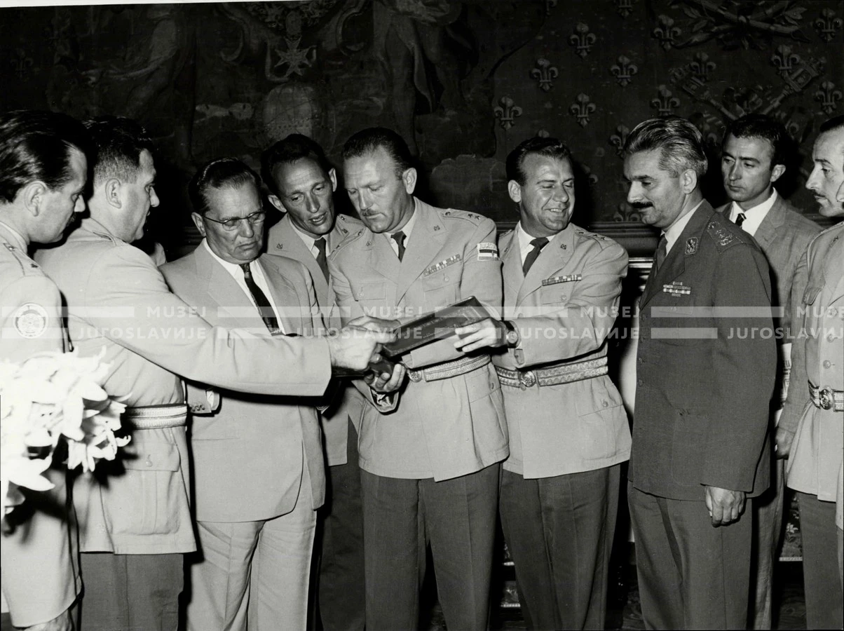 1961_164_099