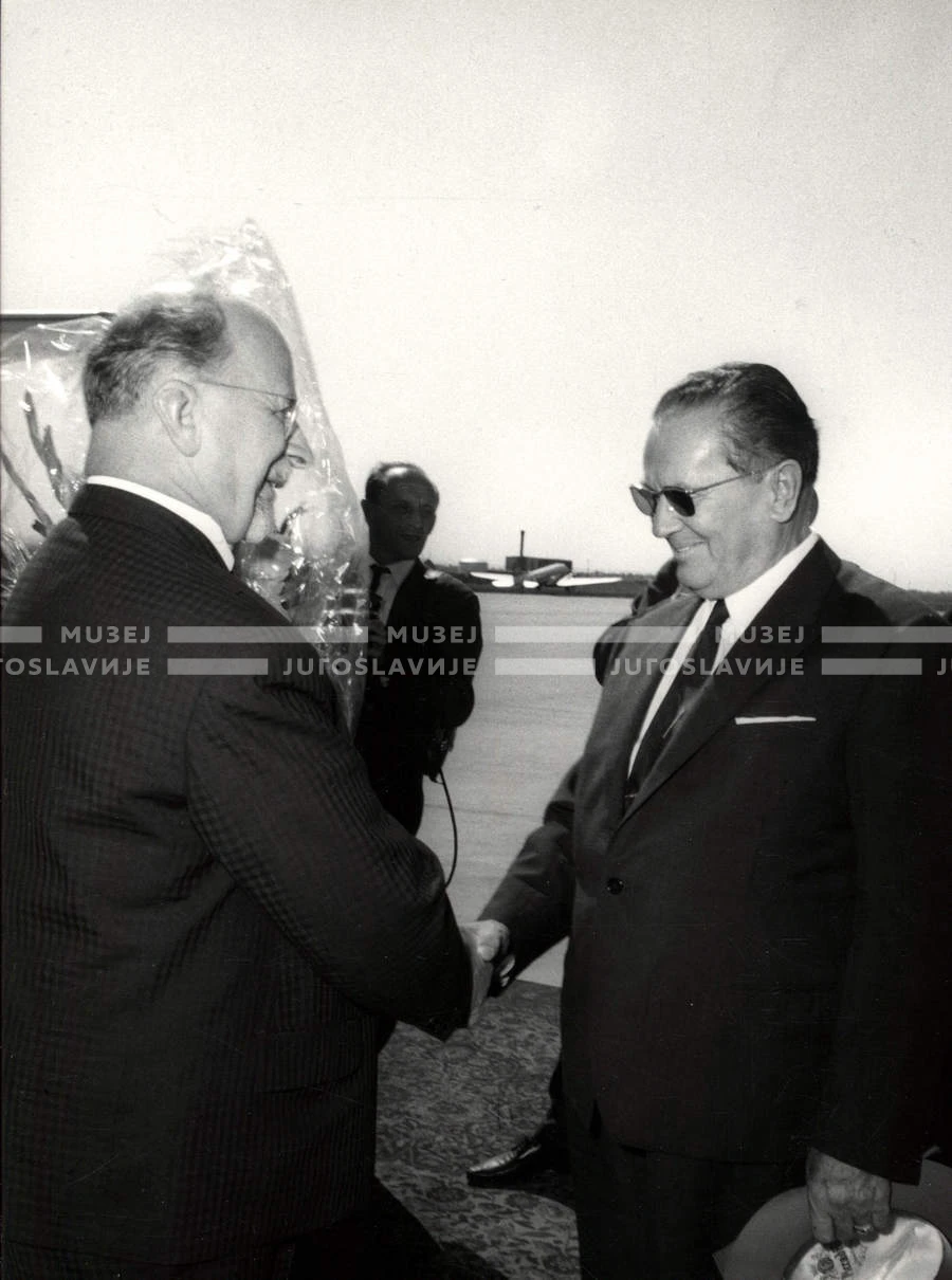 1964_252_084