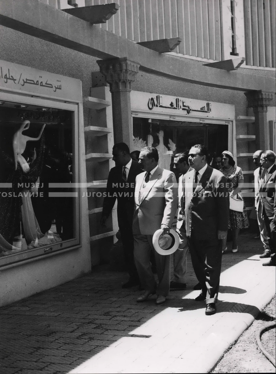 1961_165_009