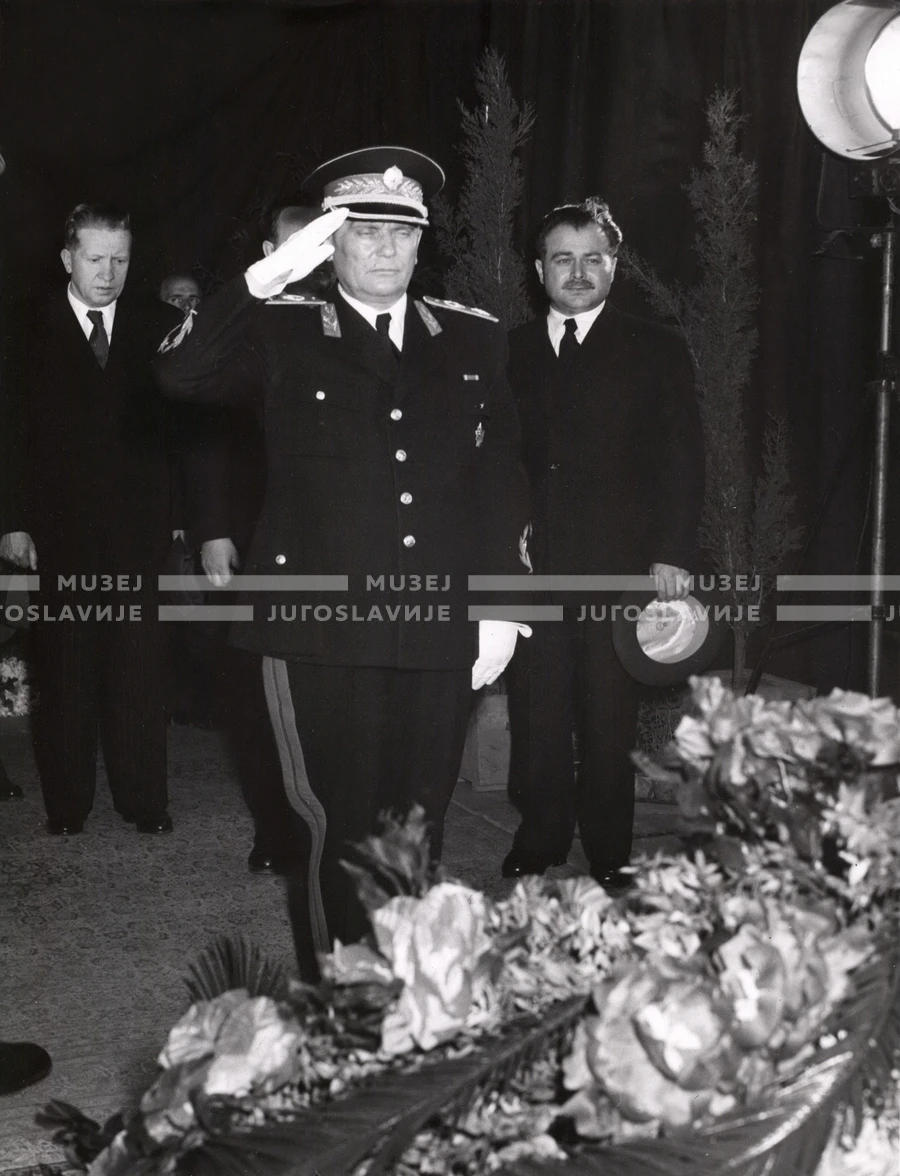 1949_003_110