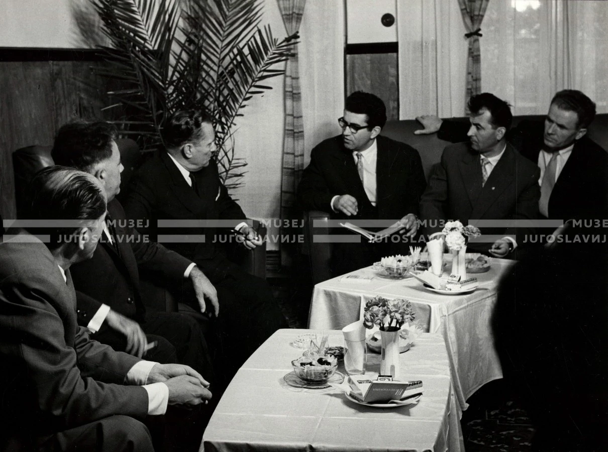 1961_169_038