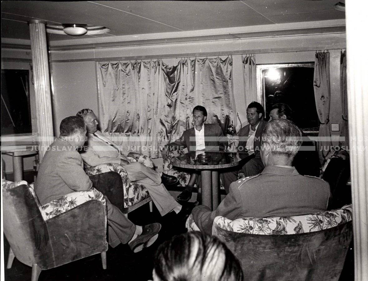 1953_023_031