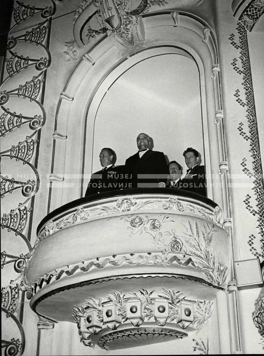 1961_163_075