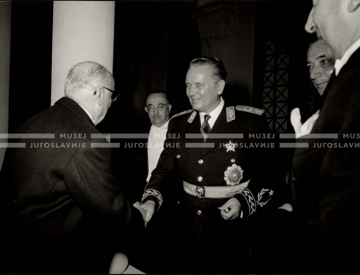 1954_027_059
