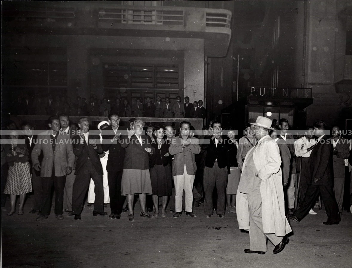 1953_023_033