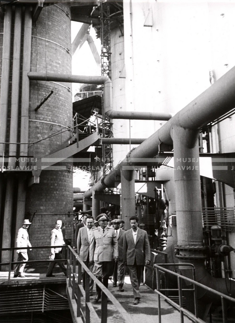 1951_010_106
