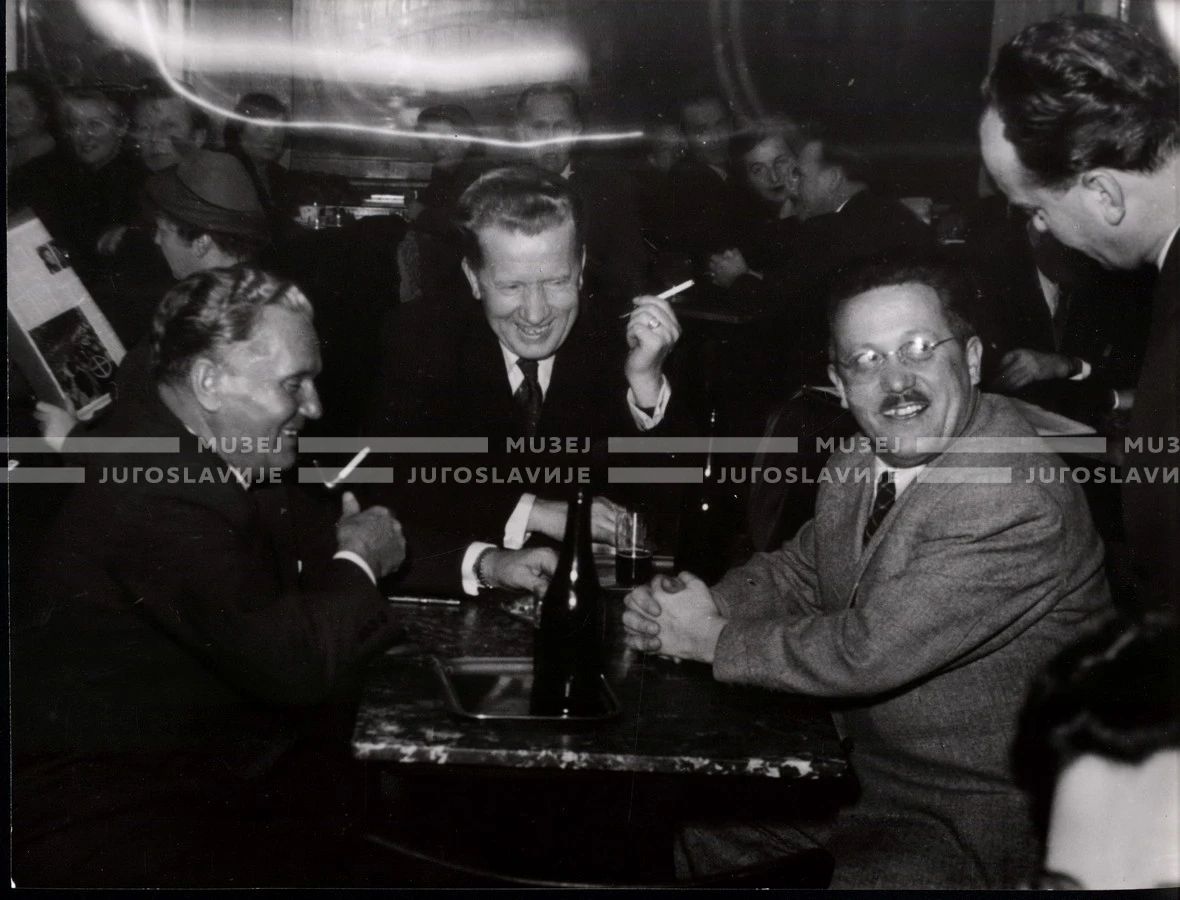 1953_025_116