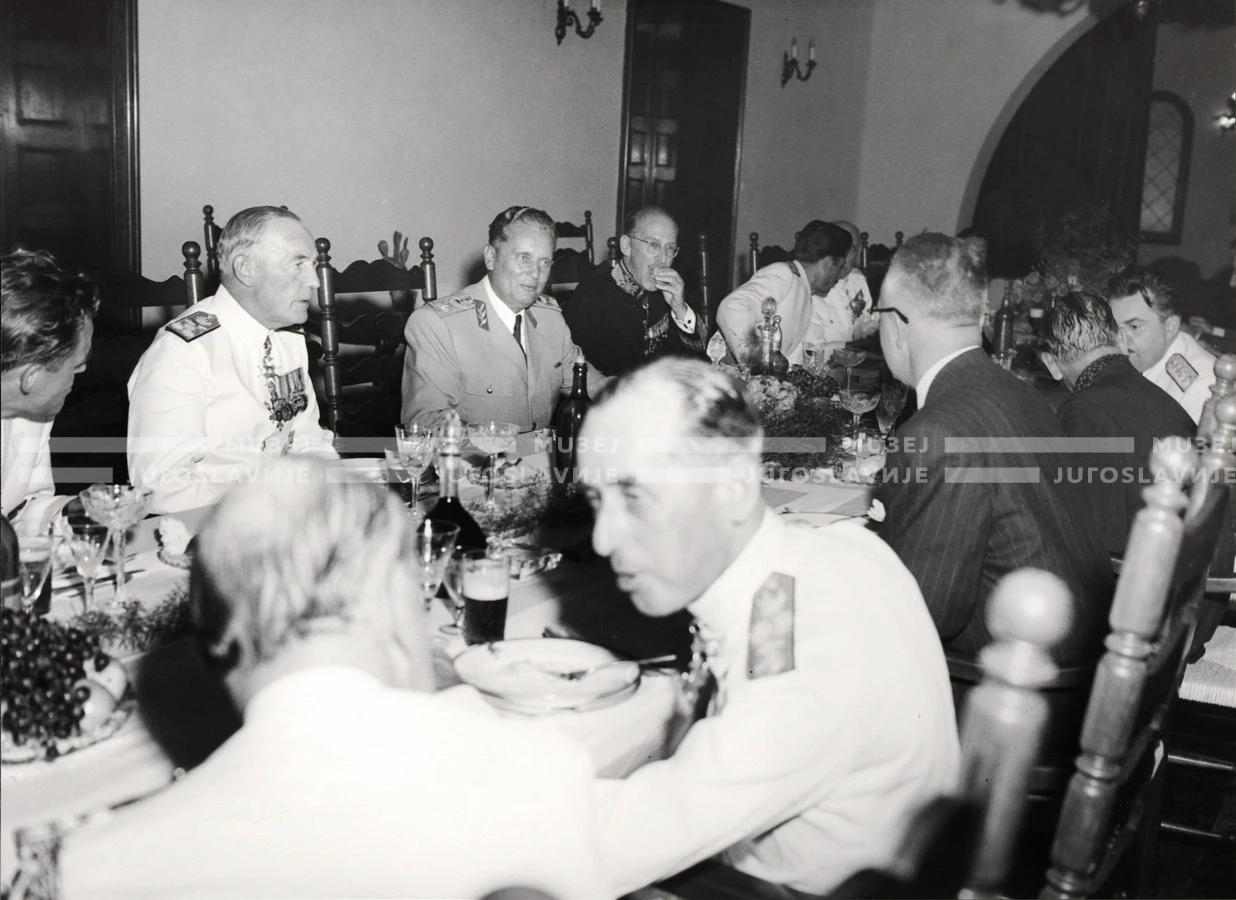 1951_011_045