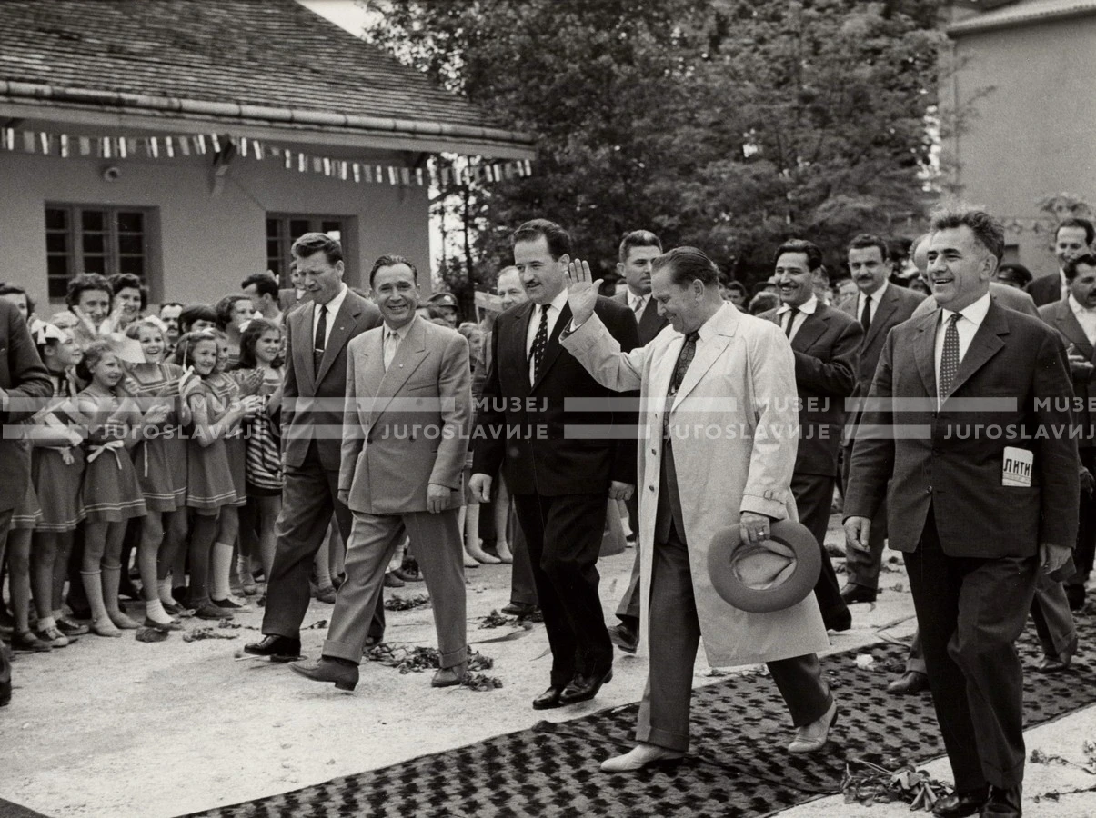 1961_169_122