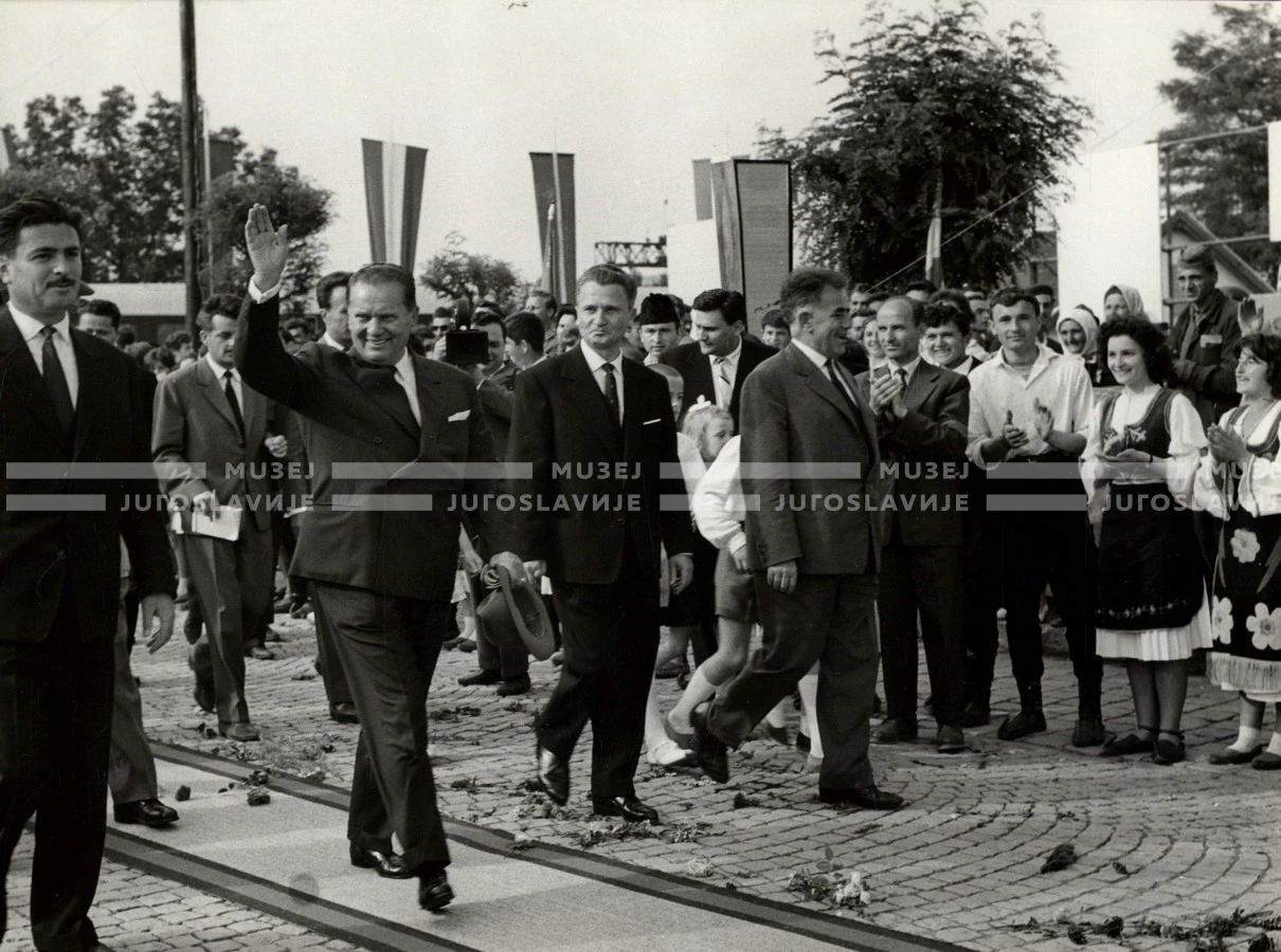 1961_169_049
