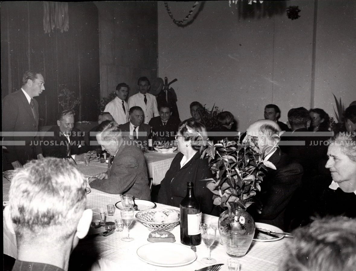 1953_025_102