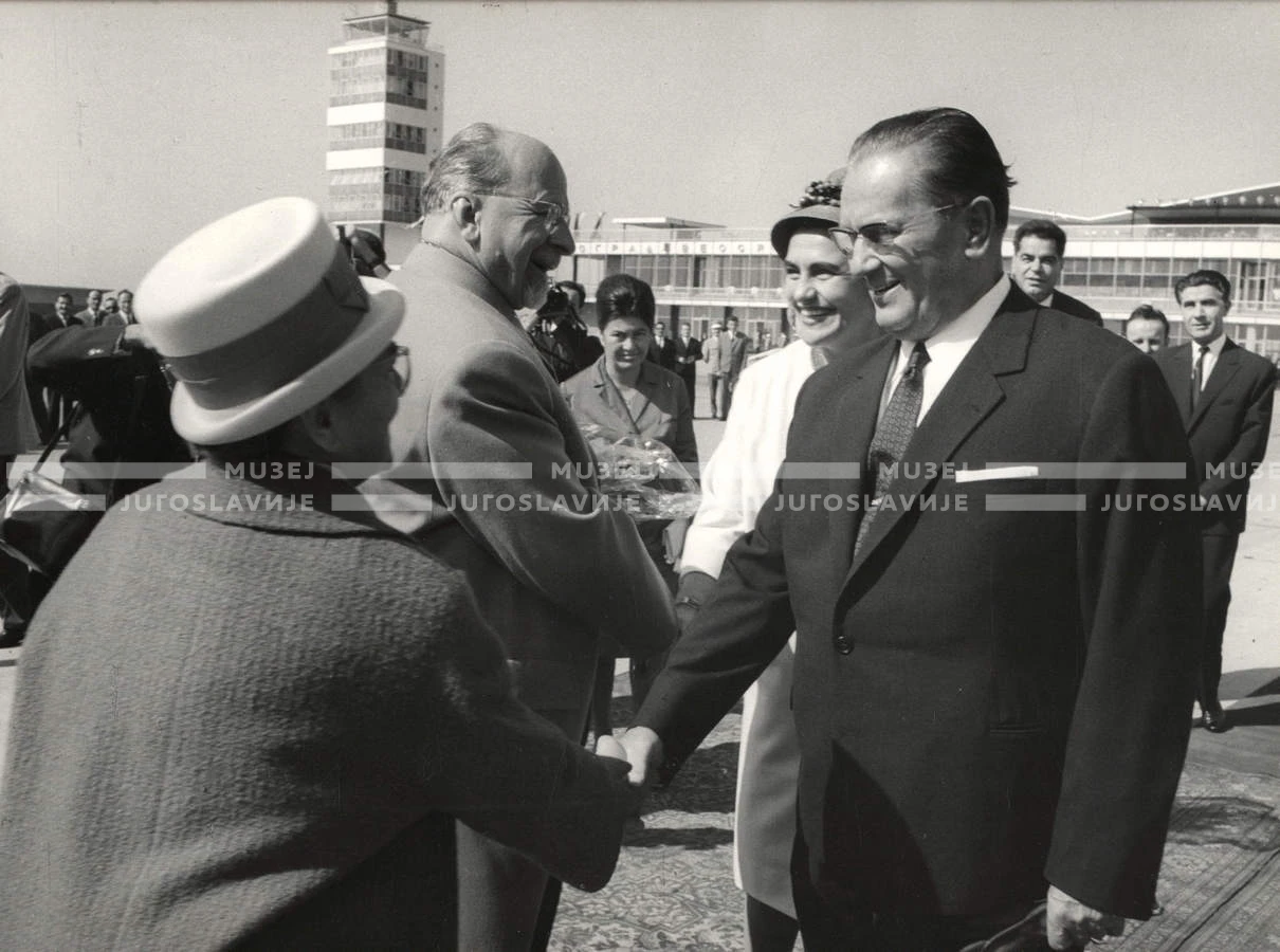 1964_252_029