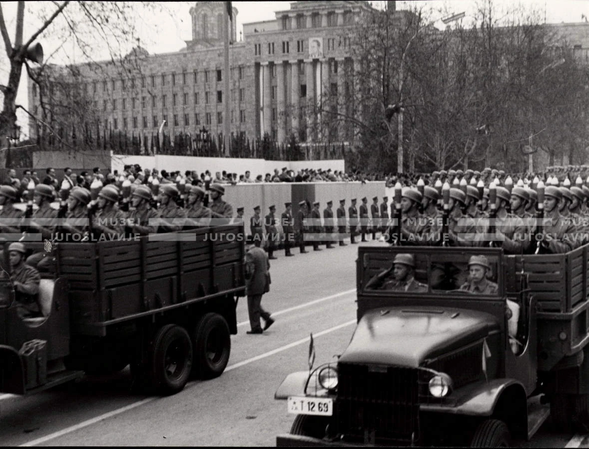 1954_028_036