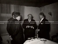 1954_028_017