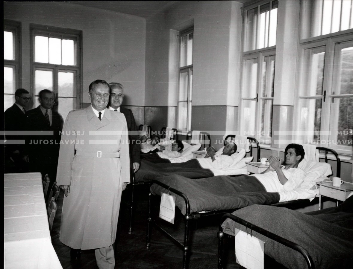 1953_024_044